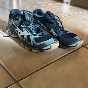 Mizuno volleyball shoes